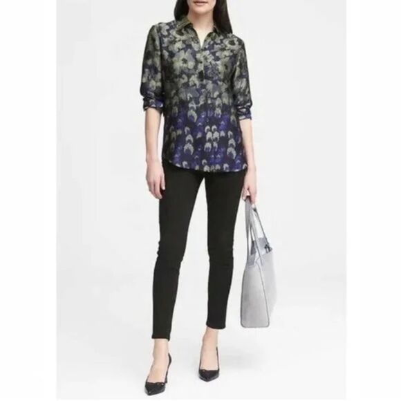 BANANA REPUBLIC Dillon Floral Silky Blouse Button Down Front XS Blue Green - Picture 2 of 9